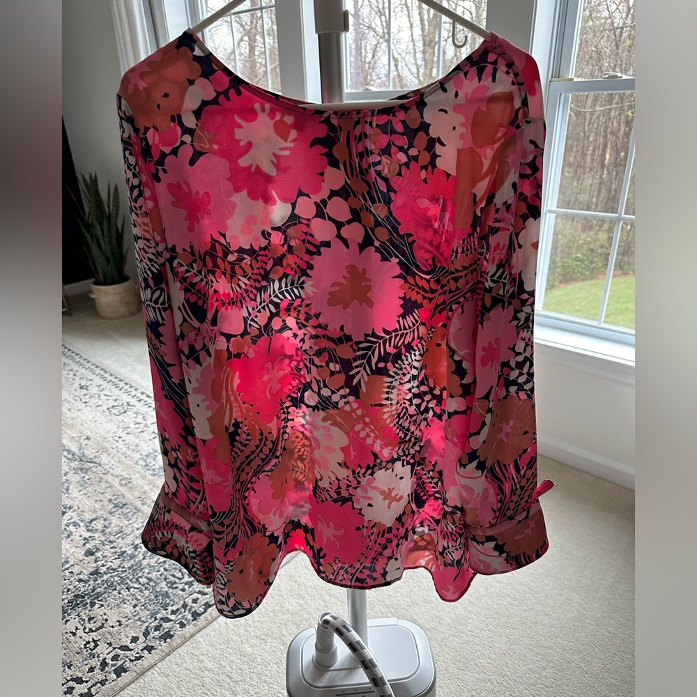 Talbots dress shirt with gorgeous details on sleeves and button back